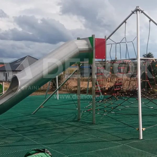Outdoor tube slide