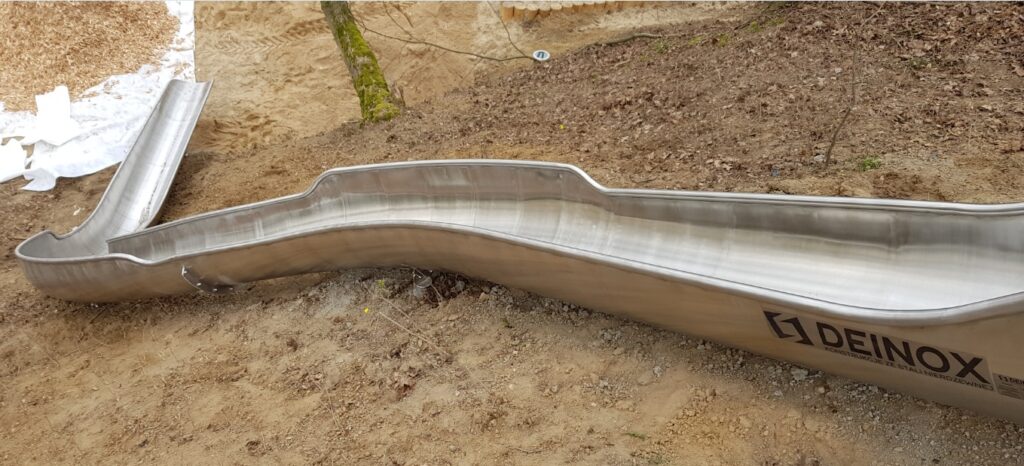 Stainless steel slides - zjeżdżalnie ze stali nierdzewnej.