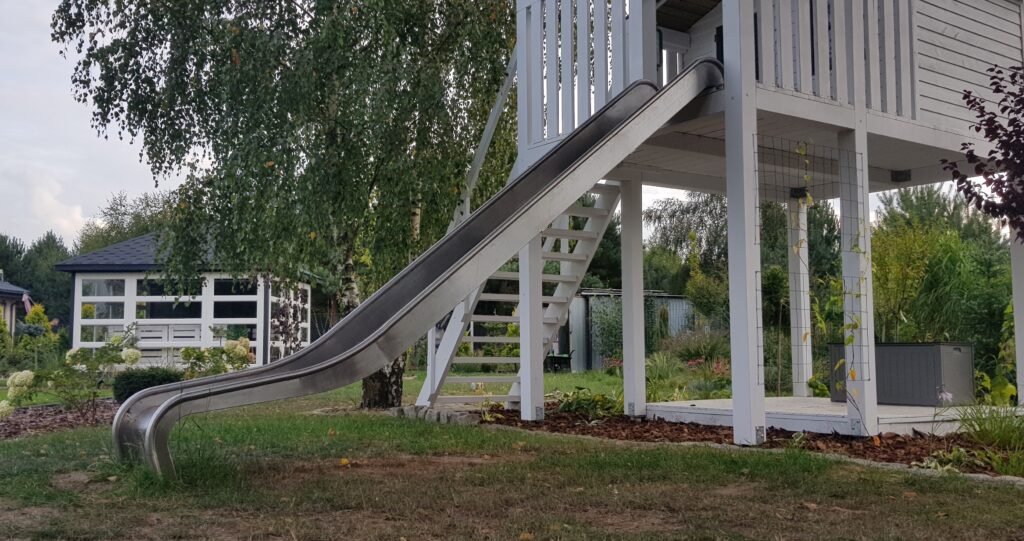 Zjeżdżalnia do wieży - tower slide - zjeżdżalnia na plac zabaw - playground slide.