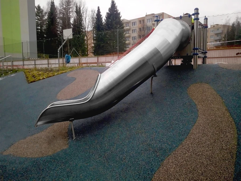 Zjeżdżalnia rurowa kręta - stainless steel tunnel slide.