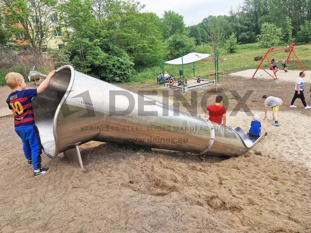 Zjeżdżalnia tunelowa na plac zabaw dla dzieci i dla dorosłych