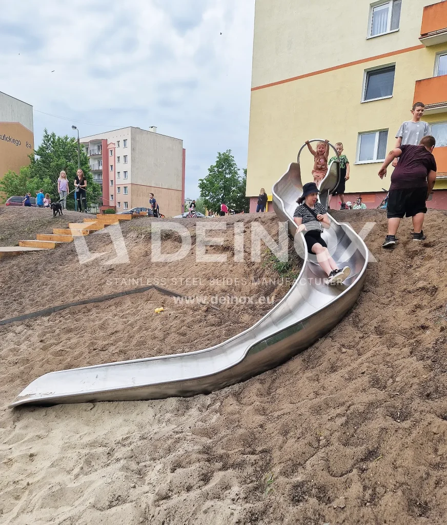 Zjeżdżalnia rynnowa kręta na skarpie DEINOX