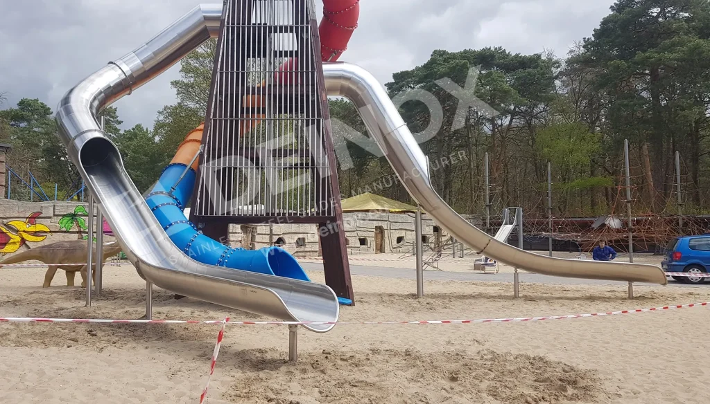 Tunnelrutschen und Röhrenrutschen – pure Adrenalin
