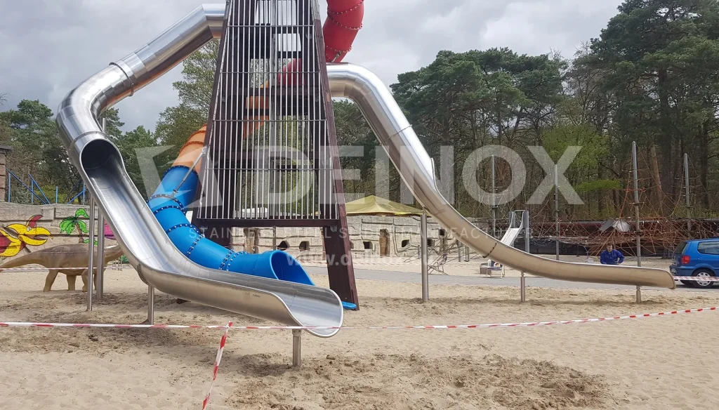 Zjeżdżalnia tunelowa brachistochrona - Tunnel freefall slide