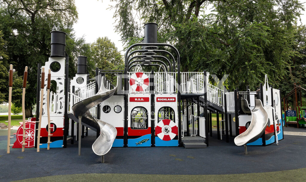 Zjeżdżalnie rynnowe - spiralne i kręte na placu zabaw