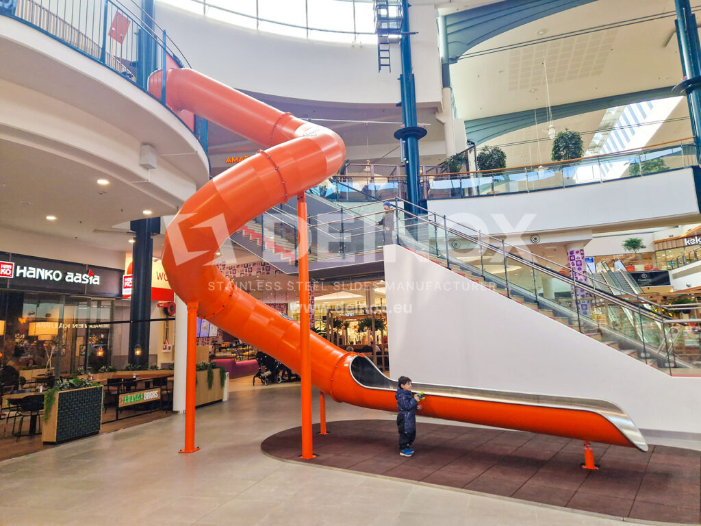 Zjeżdżalnia tunelowa, spiralna, łączona do wieży