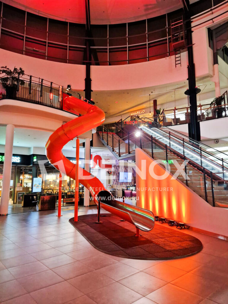 Zjeżdżalnia tunelowa, spiralna, łączona do wieży