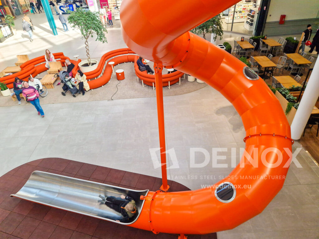 Zjeżdżalnia tunelowa, spiralna, łączona do wieży