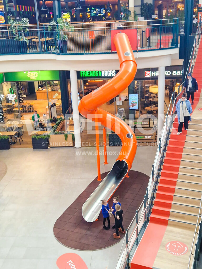 Zjeżdżalnia tunelowa, spiralna, łączona do wieży